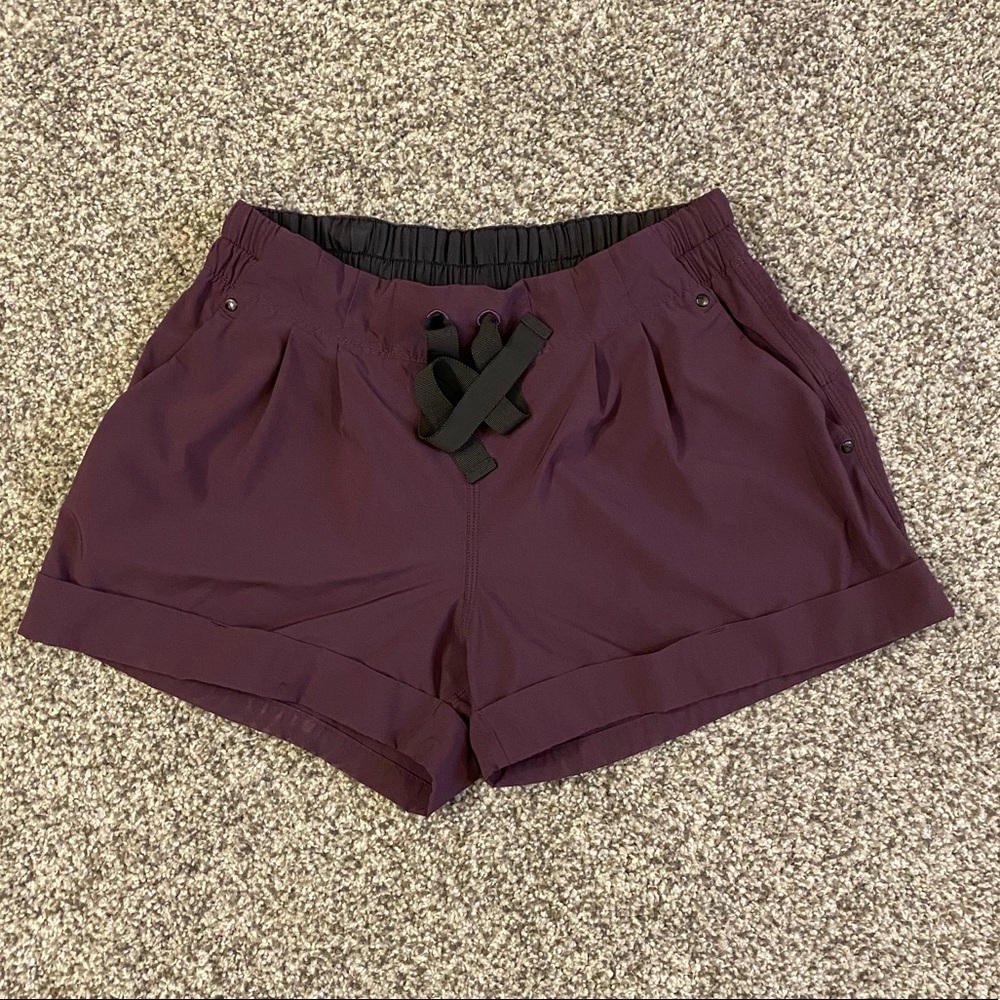 Lululemon spring break away shorts purple Sz 8
